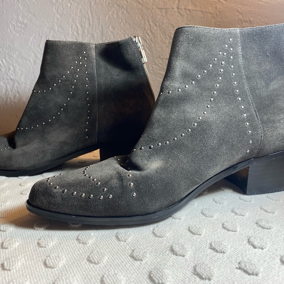 GREY CITY WOMEN'S WENDY STUDDED BOOTIE,IRON GREY - Picture 11 of 16